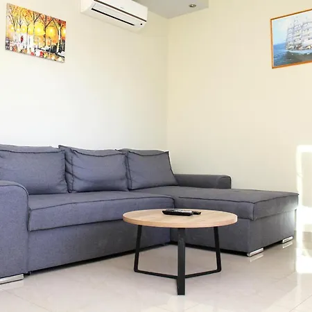 Mel Apartment
